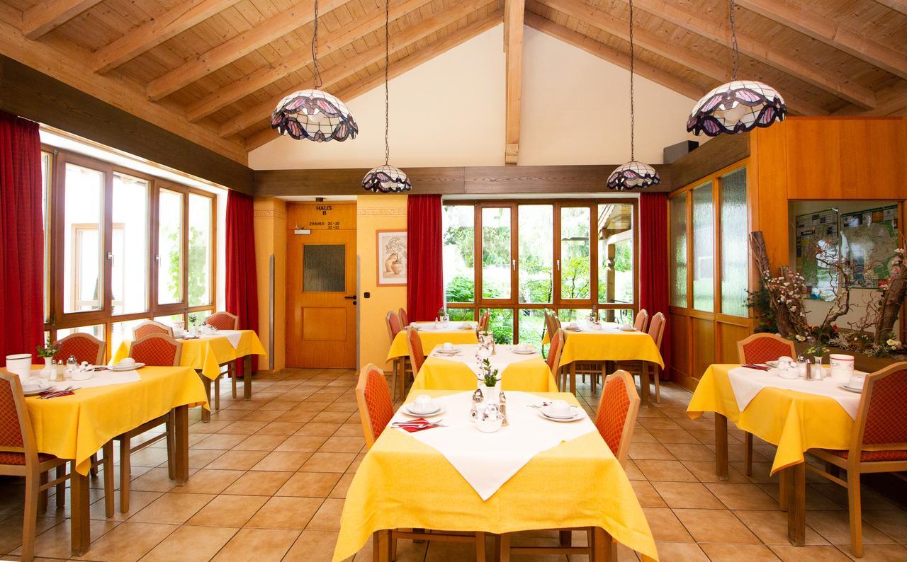 Hotel Am Wald Ottobrunn Bagian luar foto
